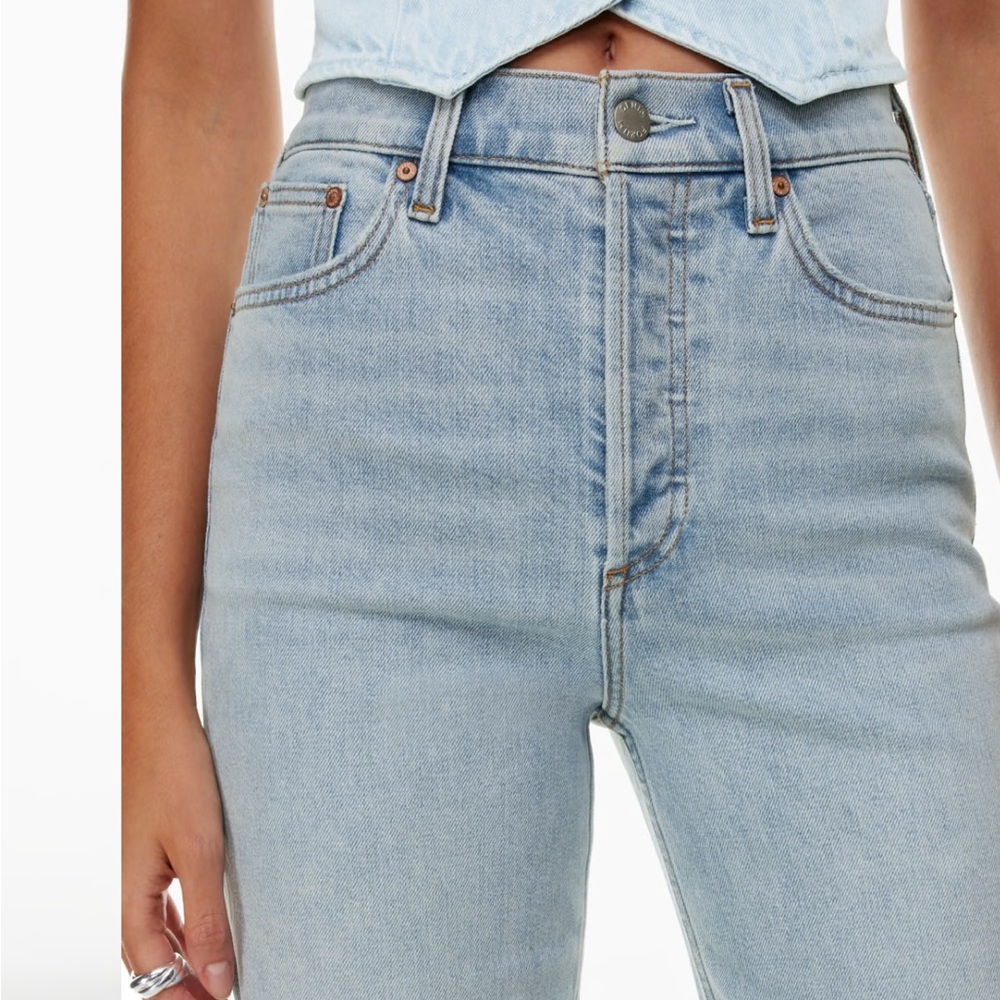Aritzia NWT Denim The Arlo Hi-Rise Straight Jean
High-waisted straight jeans - Picture 2 of 8